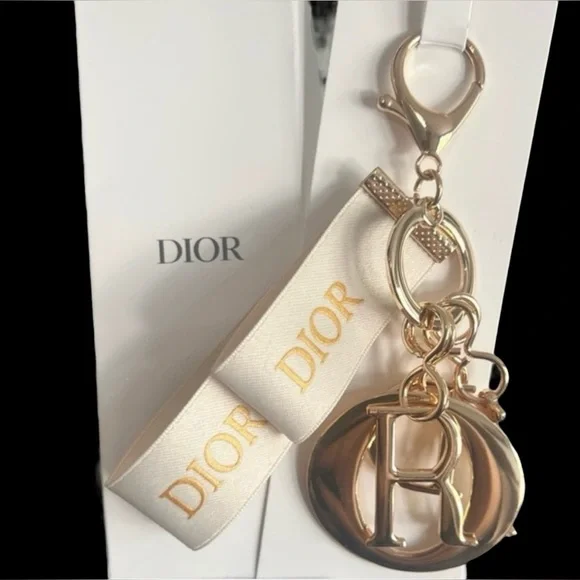 New in Box Dior GWP Gorgeous Gold Keychain - Picture 4 of 6
